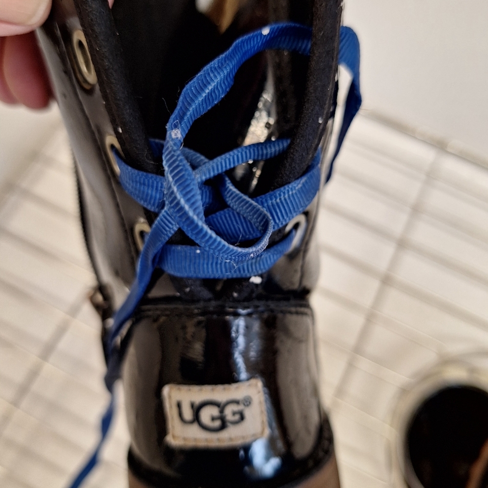 Ugg kids 12 black patent leather - Picture 6 of 6